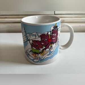 Vintage 1988 California Raisins Coffee Mug Cup Sledding Winter Grapevine